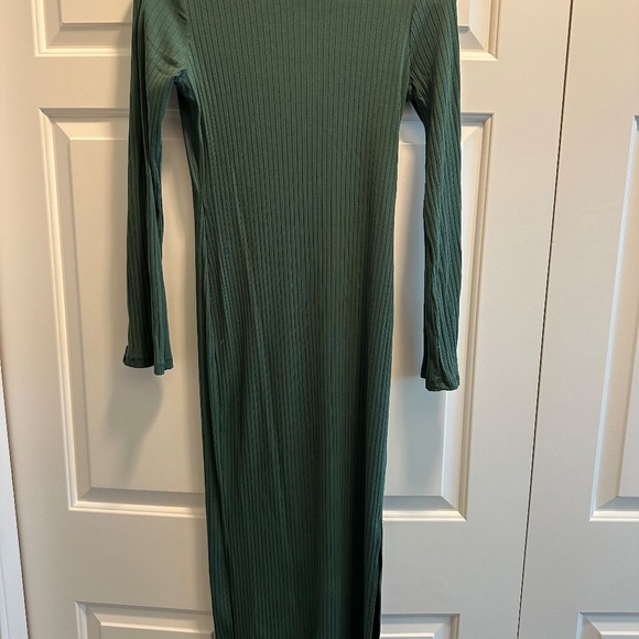 Olive Ribbed Knit Long Sleeve Side Slit Maternity Maxi Dress - SIZE MEDIUM - Picture 2 of 5